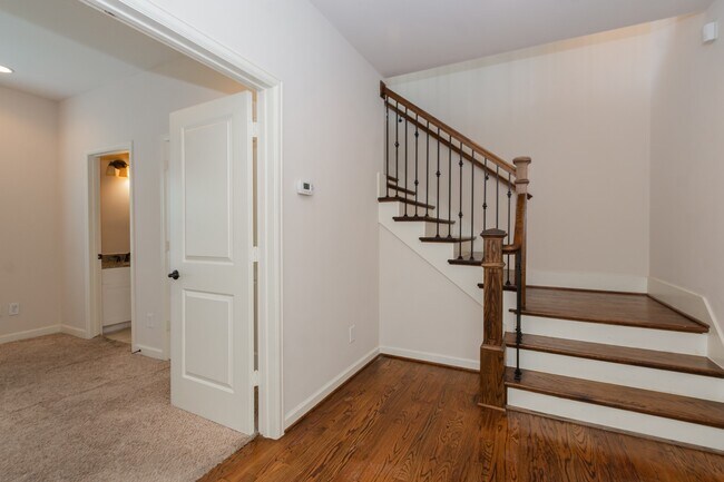 Building Photo - 1404 W 26th St