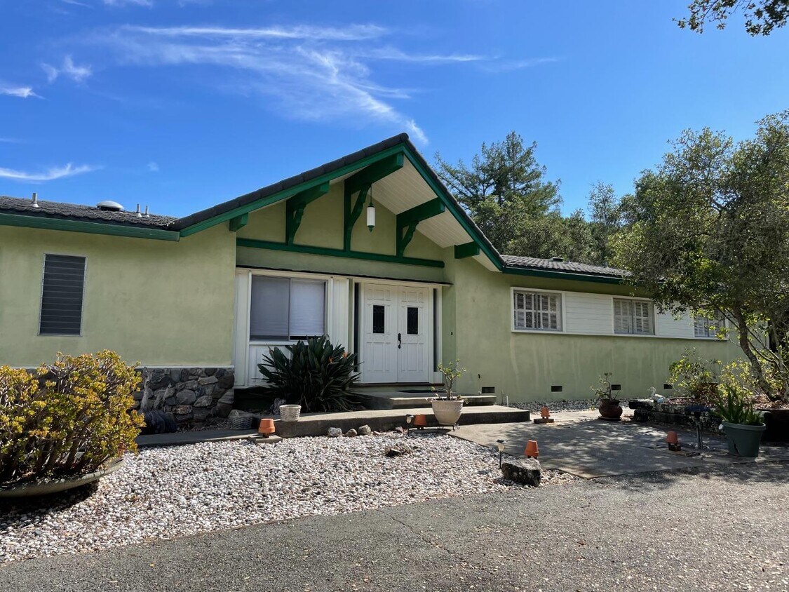 Primary Photo - 250 Golden Oak Dr