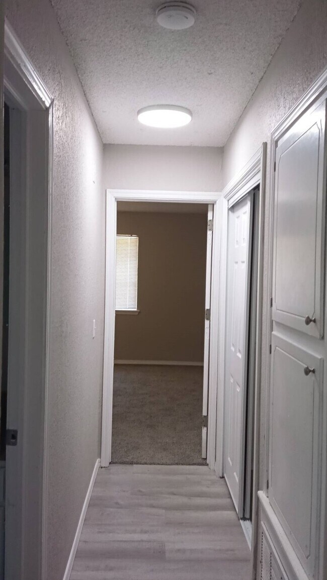 Foto del edificio - 4408 S Cypress Ave