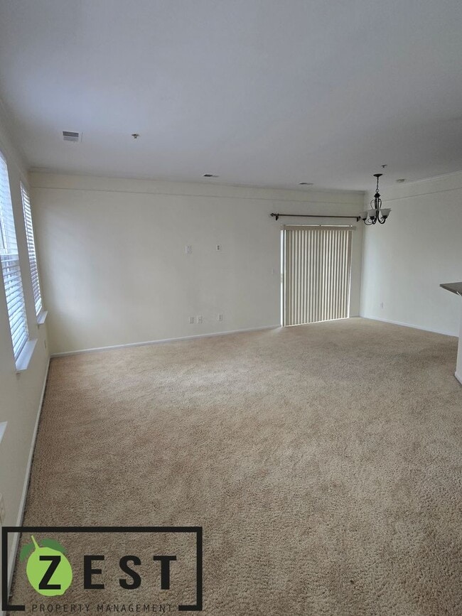 Building Photo - First floor 2 Bed 2 Bath Condo with tons of amenities! **Open House June 12th from 5pm to 6pm**