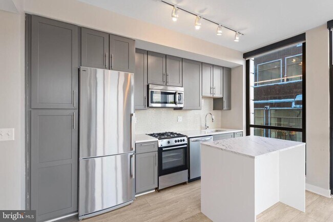 Foto del edificio - 1320 Fenwick Ln