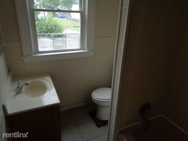 Building Photo - 1 br, 1 bath Apartment - 417 Lake Ave