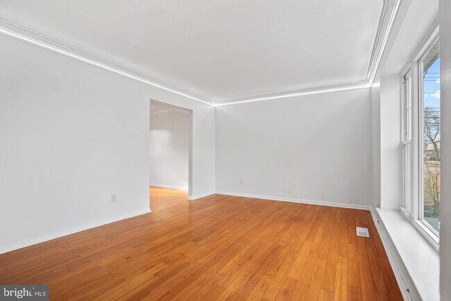 Foto del edificio - 7710 Greenbrier Rd