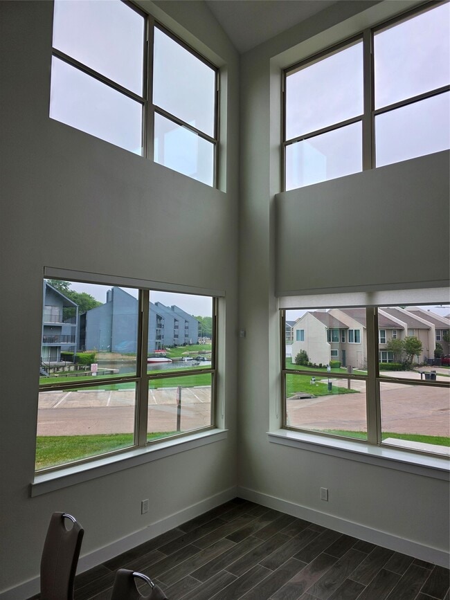 Building Photo - 12255 Trail Hollow Dr