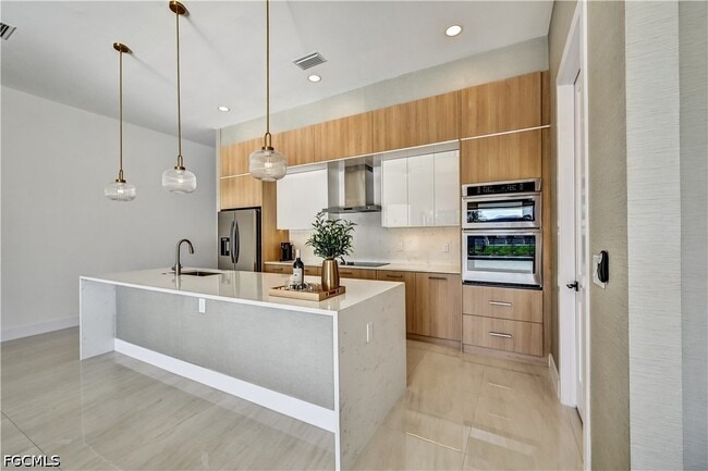 Building Photo - 2596 Surfside Blvd