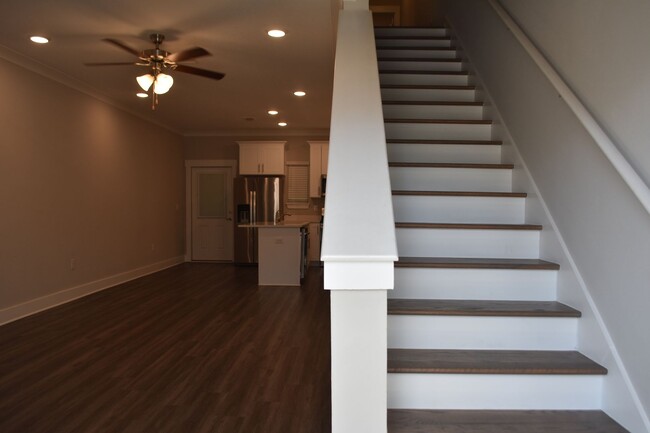 Building Photo - Available June 1 Three Bedroom Townhouse a...