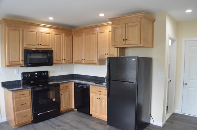 Building Photo - 563 Burritt St