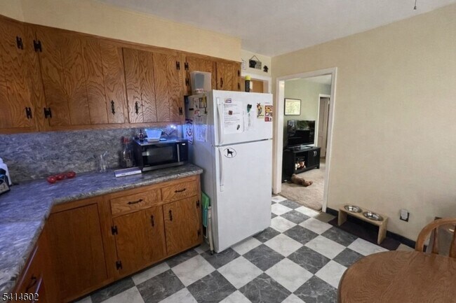 Foto del edificio - 83 Chestnut Hill Dr W