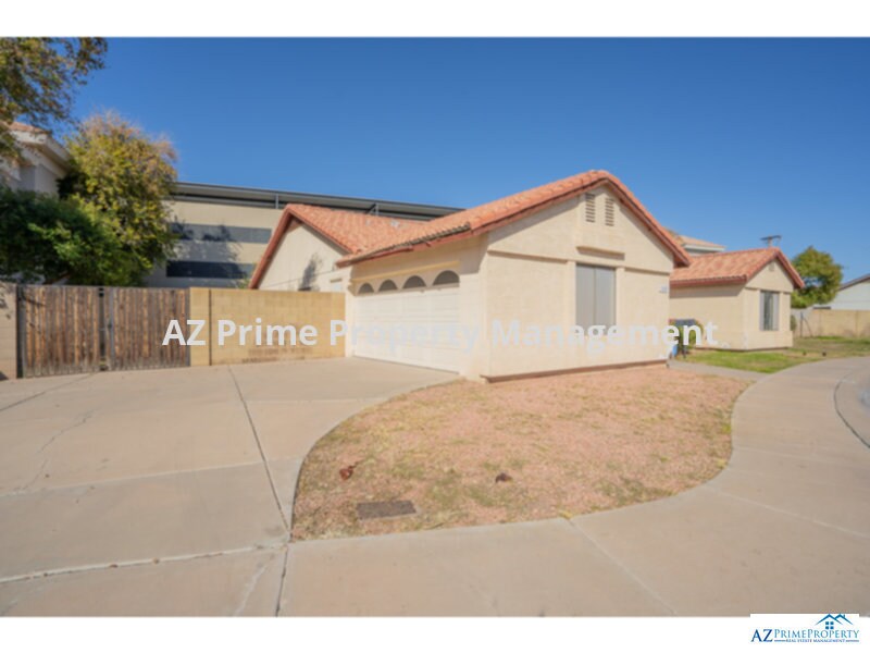 Primary Photo - Wow! Absolutely gorgeous Phoenix 3/2 house...