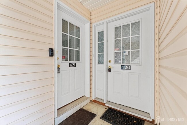 Building Photo - 421 Plymouth Rd