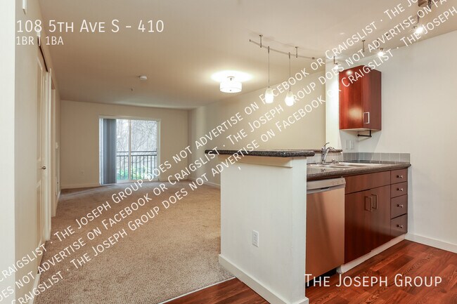 Foto del edificio - 108 5th Ave S