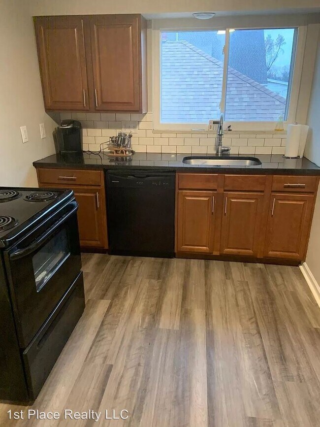 Building Photo - 3 br, 1 bath House - 2135 Summit St #B