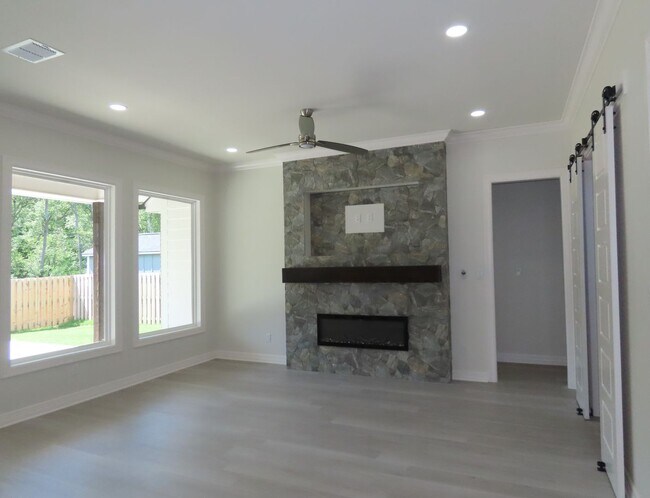 Building Photo - Luxurious, Built in 2024!  3 Bedroom, 2 Ba...