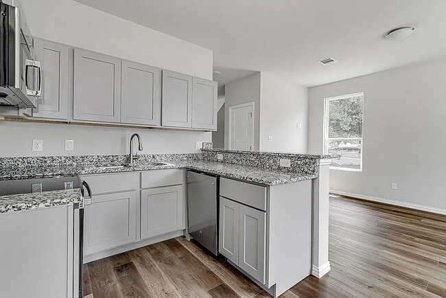 Building Photo - 301 Eastland St