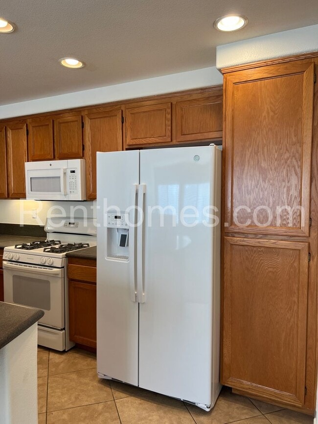 Building Photo - Scripps Ranch, 10326 Scripps Poway Parkway #28 - Close to shopping and easy access to the freeway!