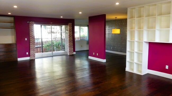 Living Room1 - 1707 Micheltorena St