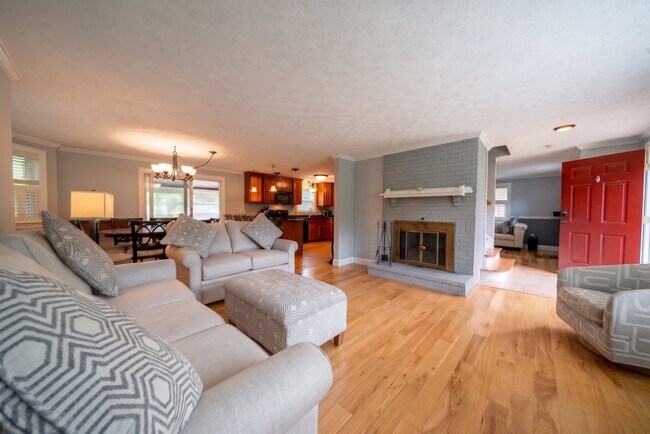 Foto del edificio - 246 Winding Pond Rd