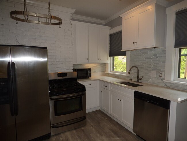 Building Photo - 1495 Faxon Ave