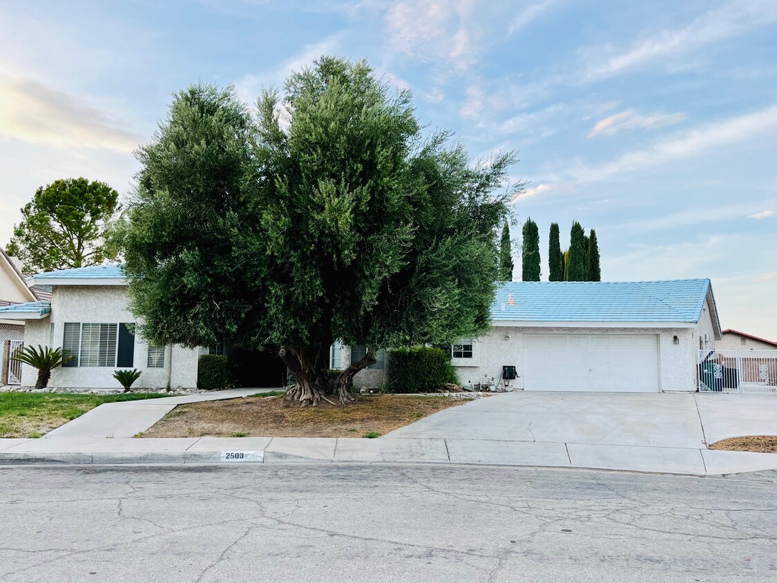 Foto principal - 2503 Brentwood Dr
