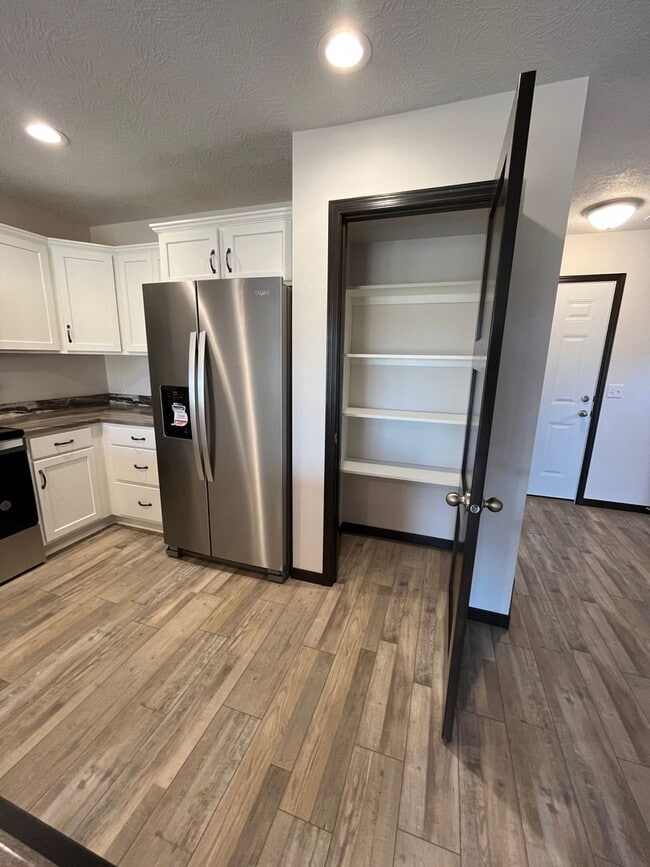 Building Photo - 3 Bed/2 Bath West Side Twinhome For Rent!!