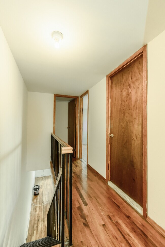 Building Photo - 29 7th Ave S