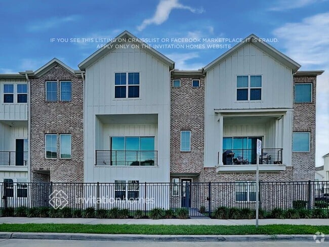 Building Photo - 711 Carriage Knls Dr