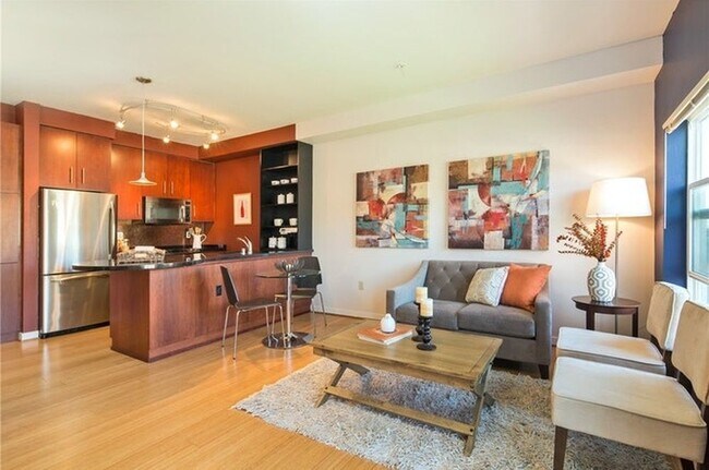 Foto del edificio - 1026 NE 65th St
