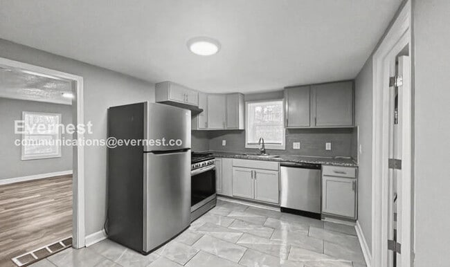 Building Photo - 700 S Savage St