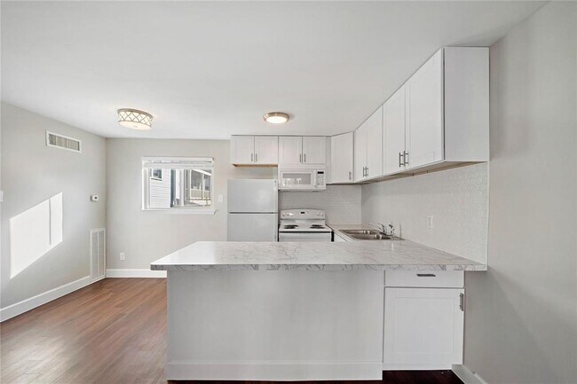 Foto del edificio - 1016 E 7th St
