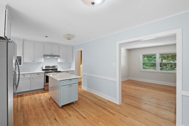 Foto del edificio - Nestled in Colonial Heights Neighborhood C...