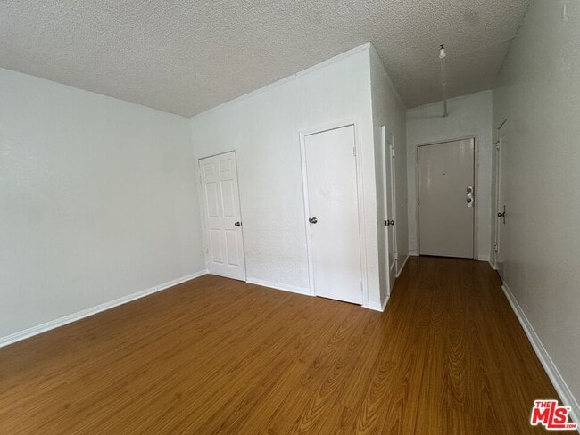 Building Photo - 920 S Hobart Blvd