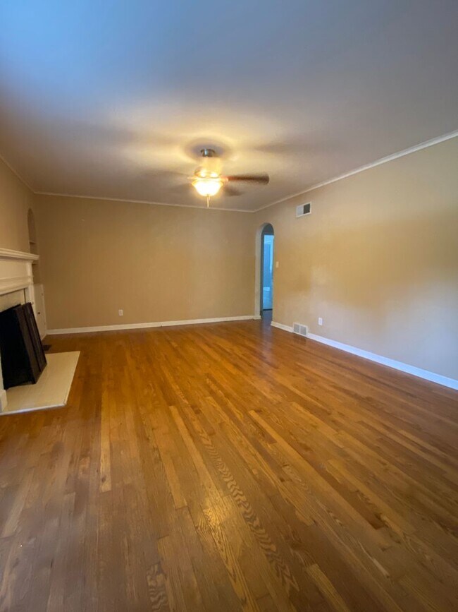 Building Photo - 3 Bed 2 Bath in Phelps Grove