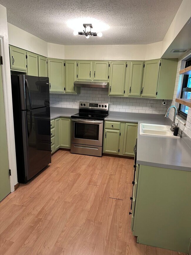 Foto del edificio - Spacious State College townhouse available August!