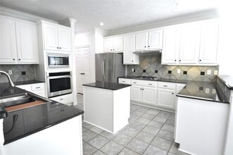 Building Photo - 1914 Sand Hollow Ln