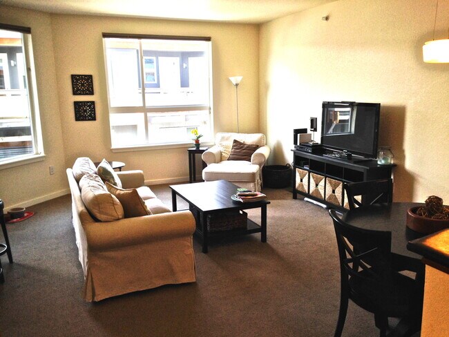Foto del edificio - FALL PRE-LEASE! 2 Bedroom 2.5 Bathroom Loft In Landmark Lofts!  Walk To Campus.