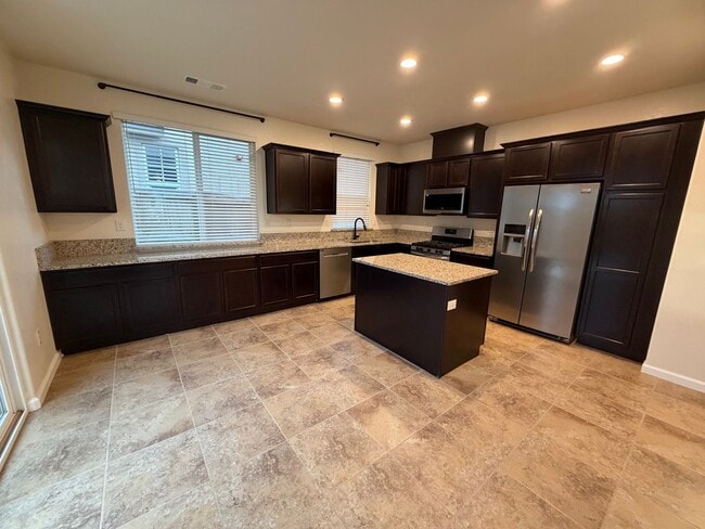 Building Photo - Elegant Low-Maintenance Living Near Golden Eagle & Kiley Lake!