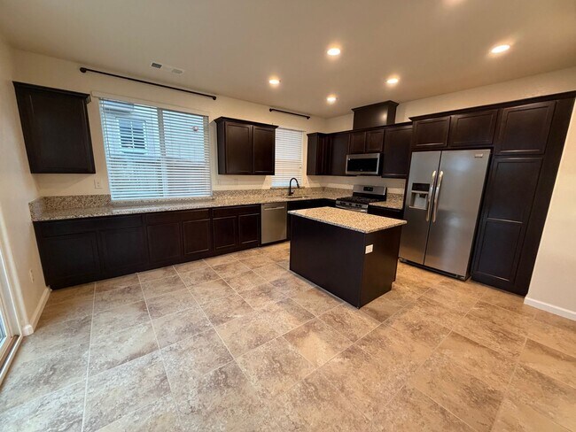 Foto del edificio - Elegant Low-Maintenance Living Near Golden Eagle & Kiley Lake!