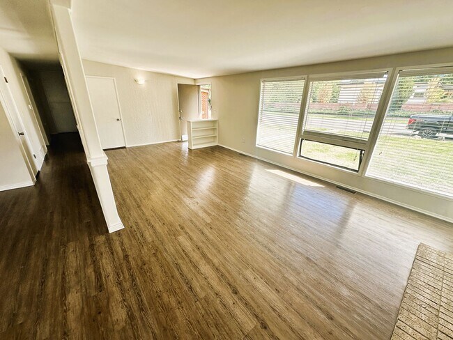 Building Photo - Spacious RANCH Home Available Now! Finishe...