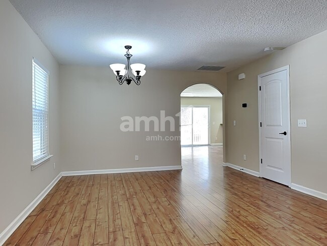 Building Photo - 501 Dresler Rd