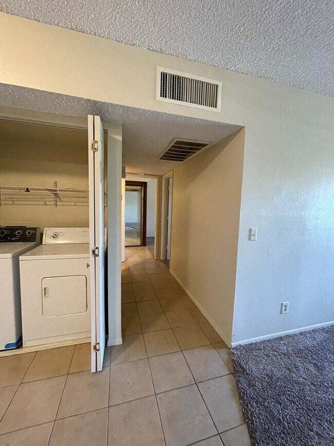 Foto del edificio - Gorgeous 2 Bedroom Condominium