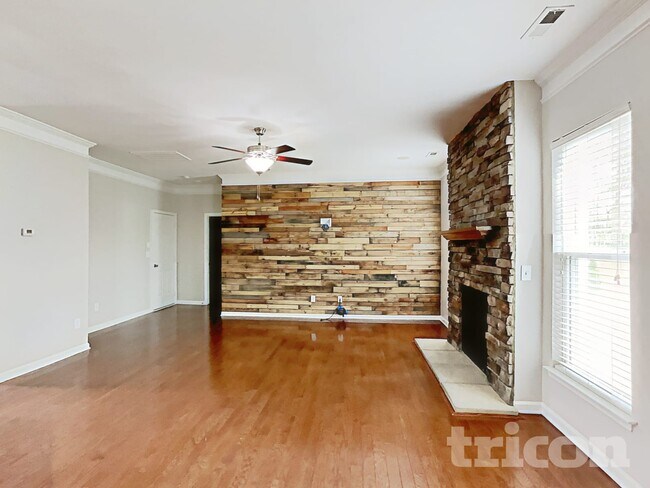Foto del edificio - 1413 Eastway Dr