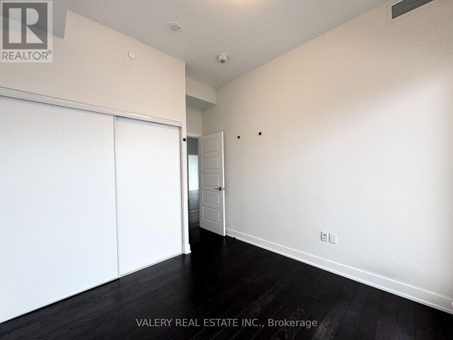 Building Photo - 4085 Parkside Village Dr