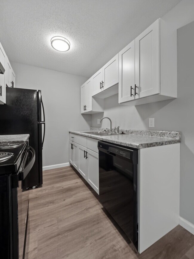 Building Photo - Waters Edge Apartments