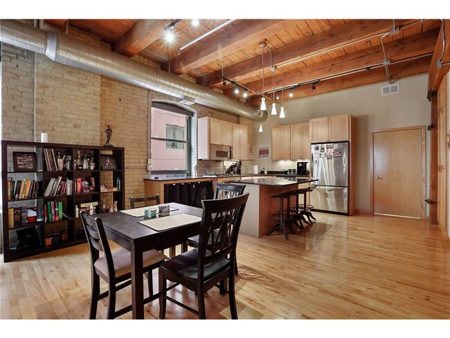 Building Photo - 607 S Washington Ave