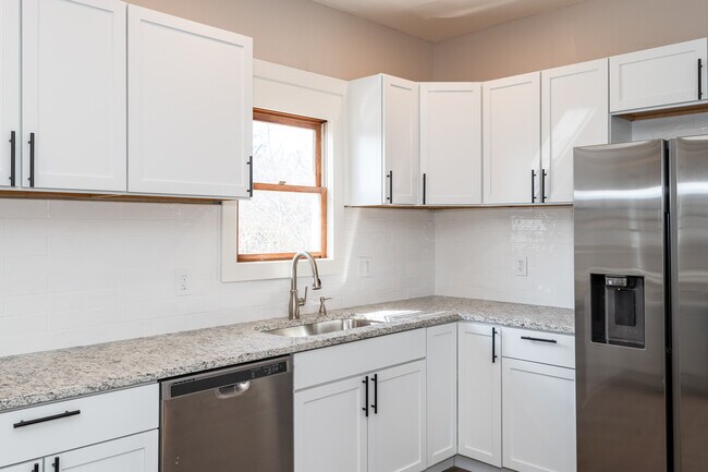 Building Photo - 2817 Ferncliff Ave