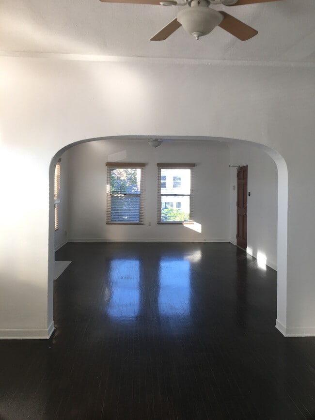 Building Photo - 6138 Saturn St