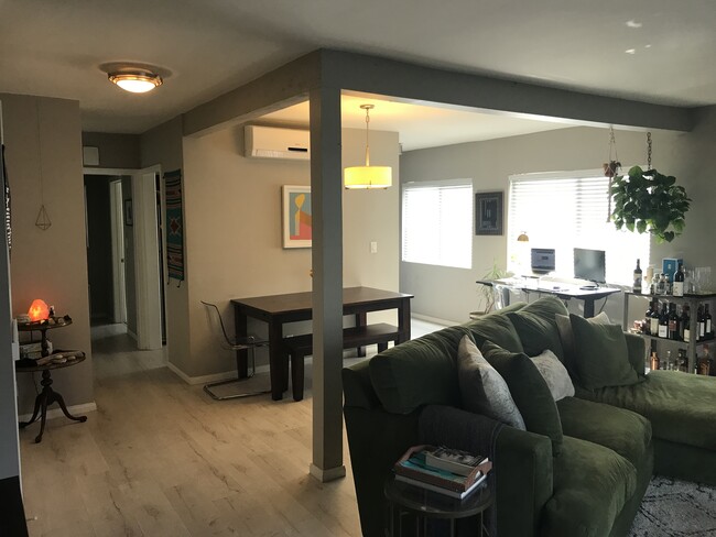 Dining Area - 1920 Preuss Rd