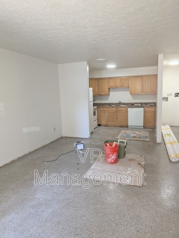 Foto del edificio - 2218 Emerald Dr