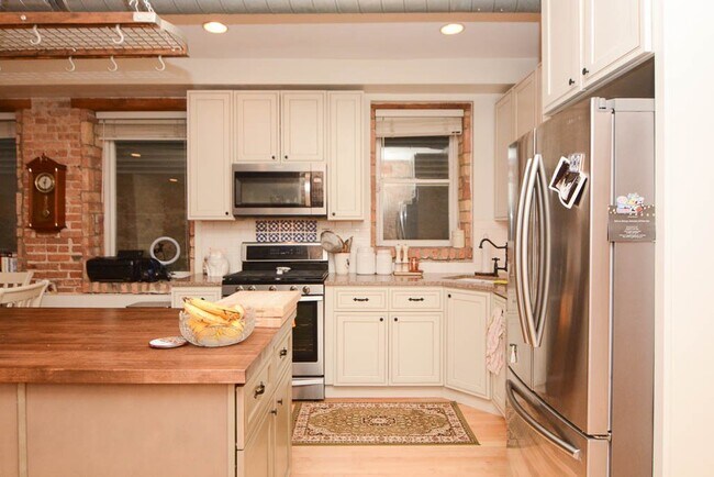 Foto del edificio - 1723 W Erie St