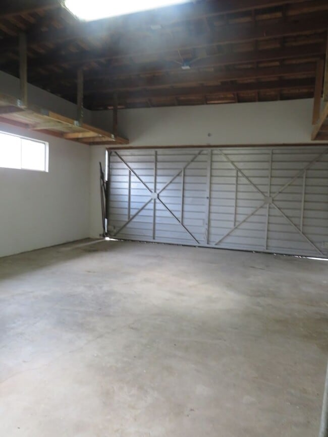 Building Photo - 644 S Shasta St